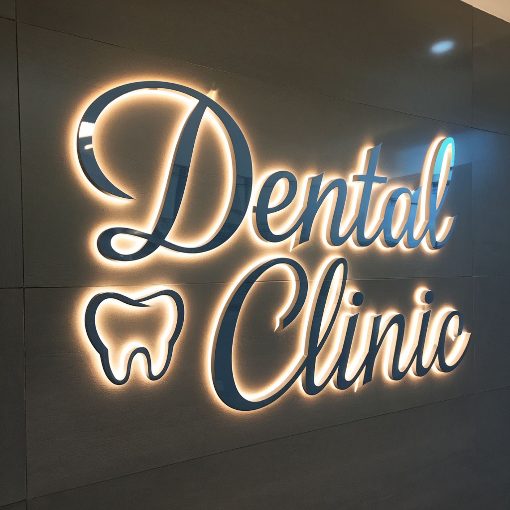 Custom 3D metal backlit sign for dental clinic